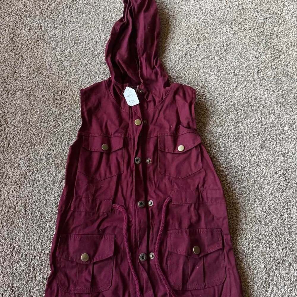 Boutique Girls Hooded Utility Vest Size 6/7 Burgundy Cargo